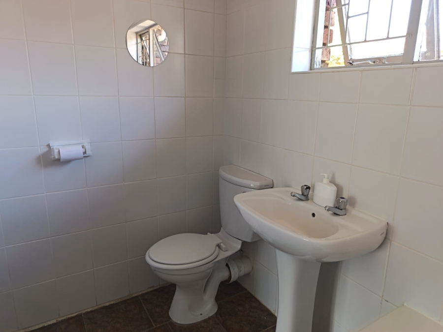 To Let 3 Bedroom Property for Rent in Jeffreys Bay Central Eastern Cape